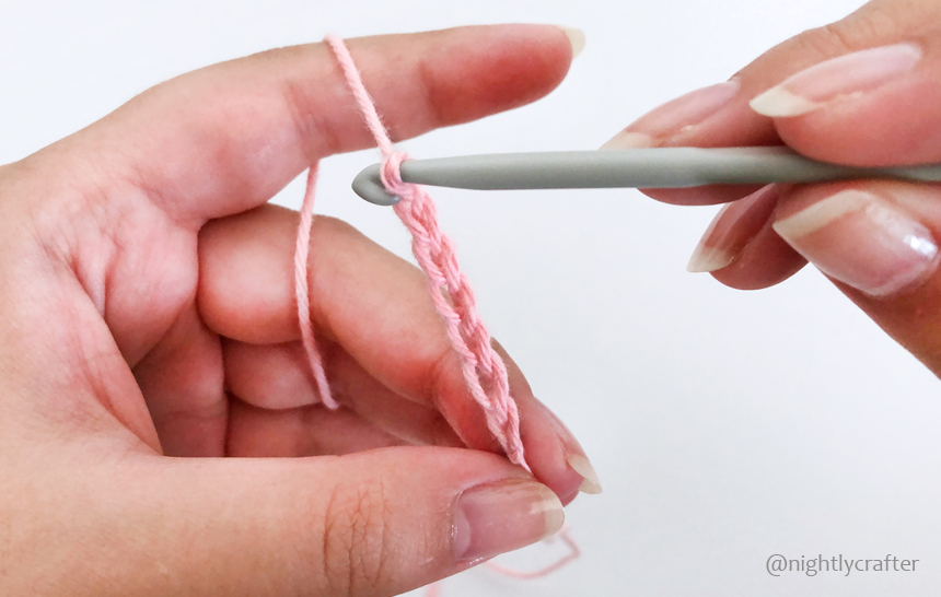 How to Hold the Crochet Hook and Yarn